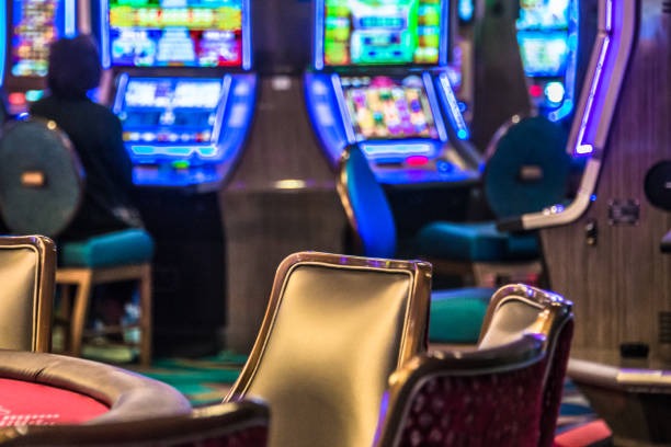 Live blackjack table on sule88 with croupier dealing cards and multiple player seats